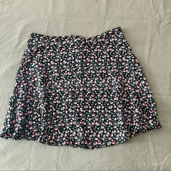 Divided size 10 floral skater skirt - Picture 3 of 5